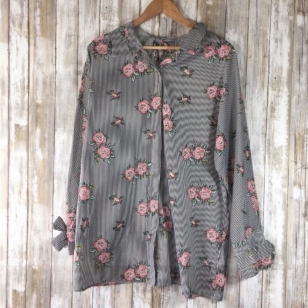 NWT Umgee Rose Striped Button Down Blouse - Picture 2 of 9